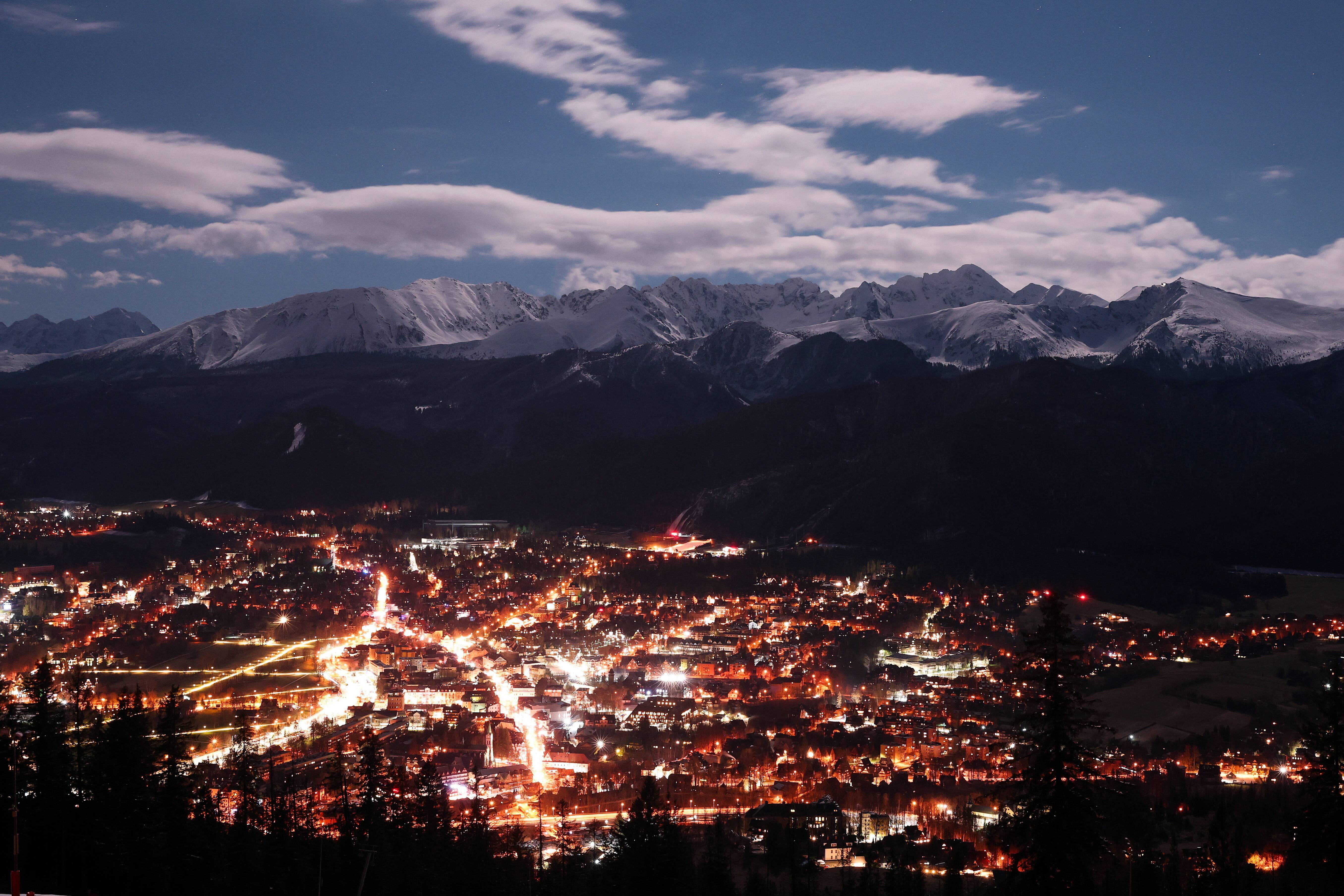 山体航拍夜景视频高清下载-(山体航拍夜景视频高清下载软件)